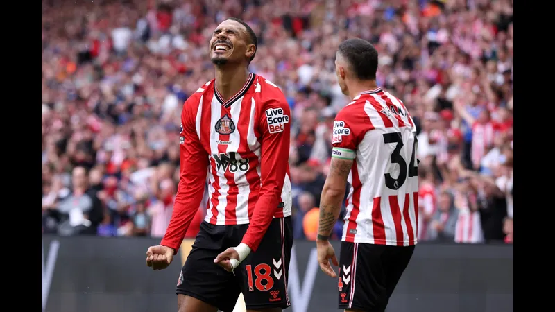Brentford đấu Sunderland trên sân cỏ